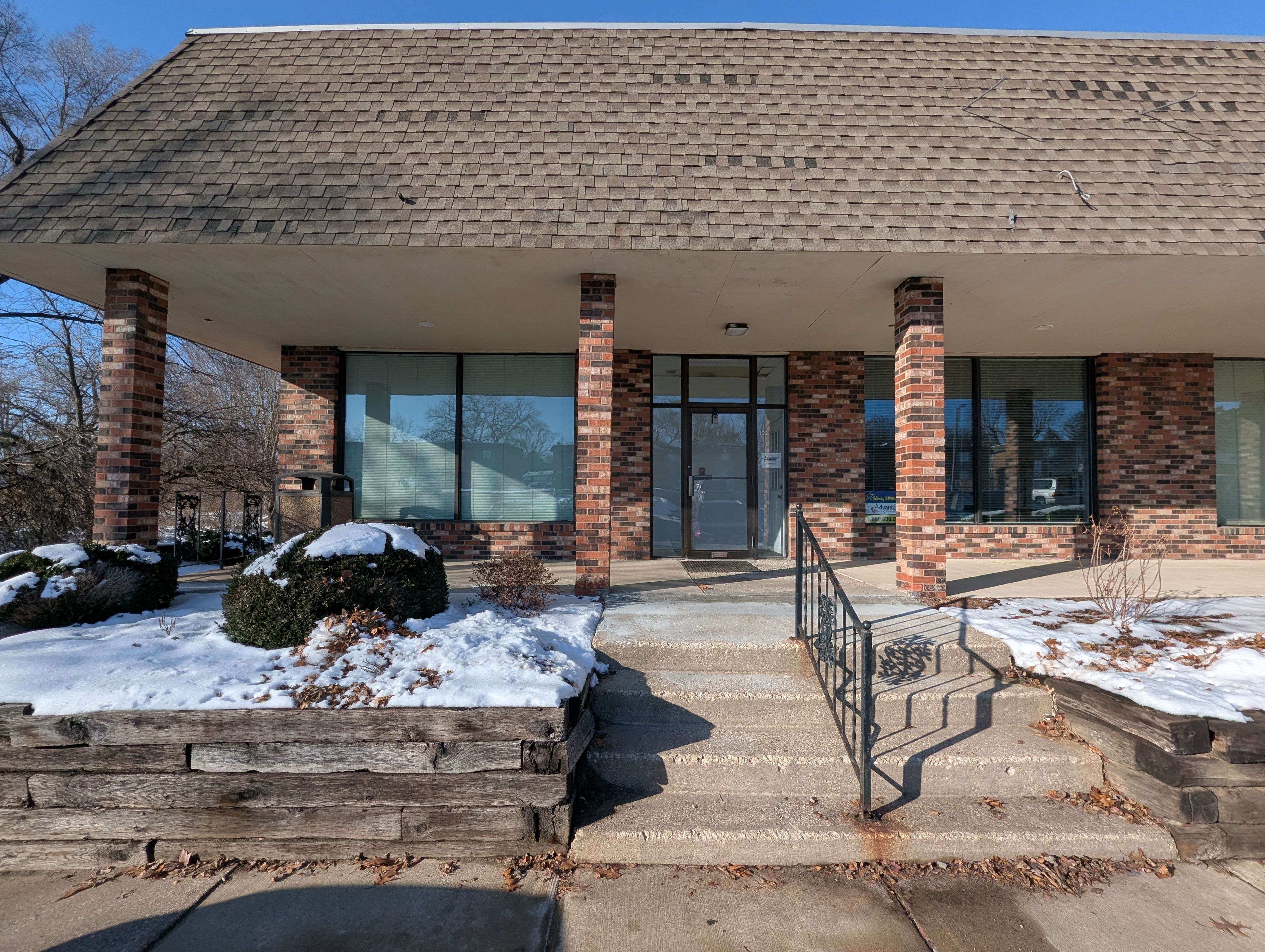7501 North University Street, Peoria, IL 61614