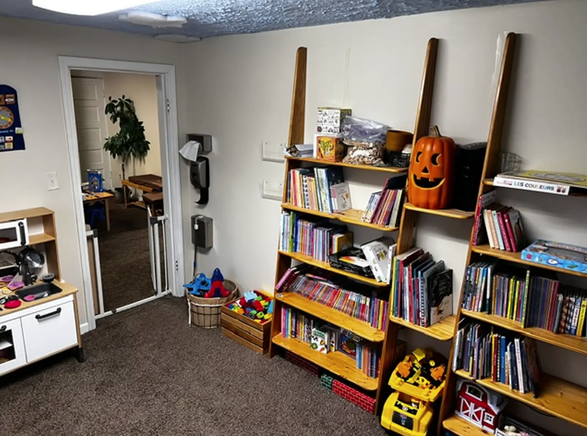 1824 East Michigan Avenue, Lansing, MI 48912