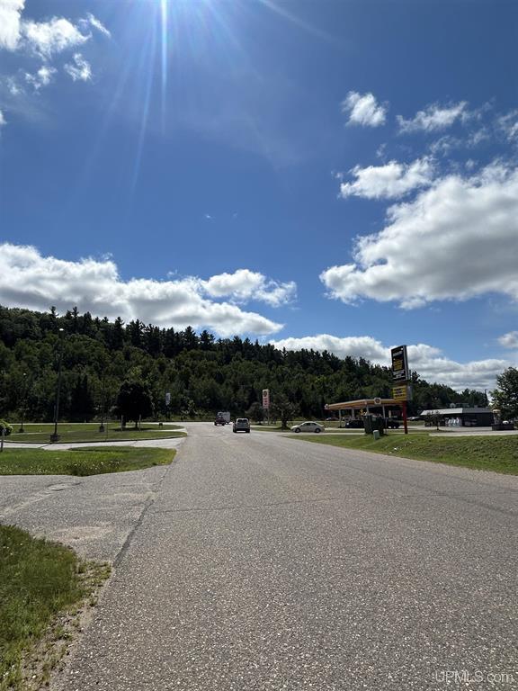 1000 Country Lane, Ishpeming, MI 49849