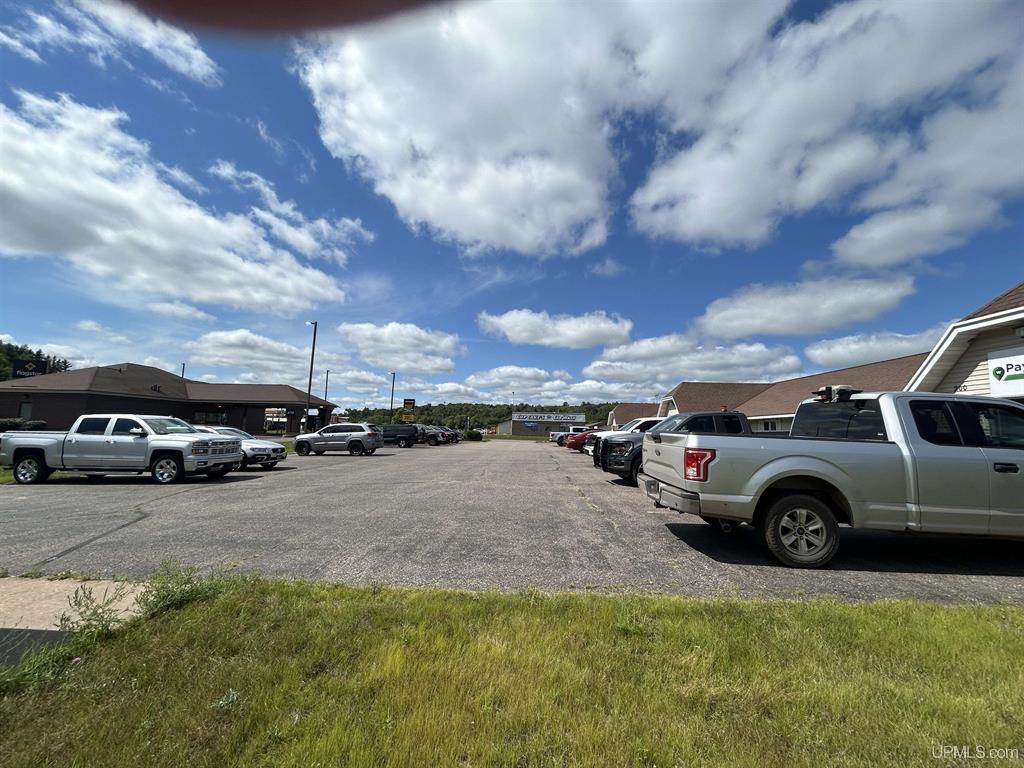 1000 Country Lane, Ishpeming, MI 49849