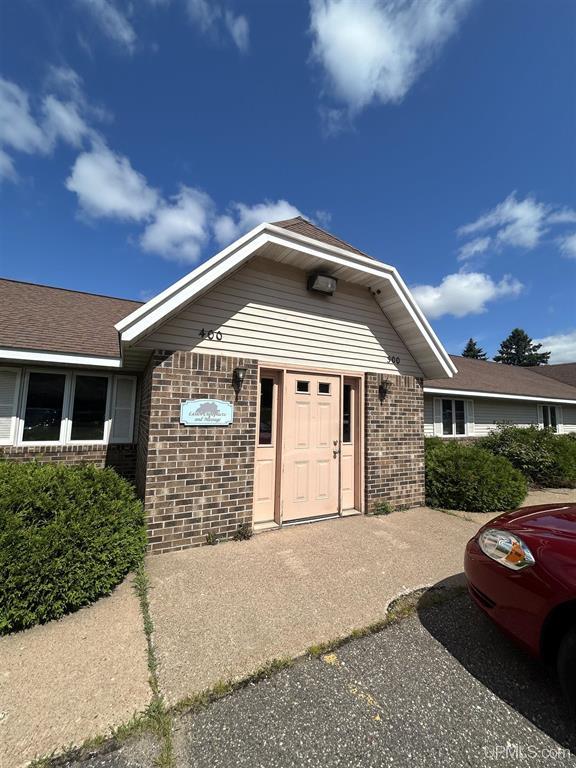 1000 Country Lane, Ishpeming, MI 49849