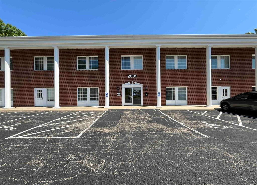 2001 West Willow Knolls Drive, Peoria, IL 61614