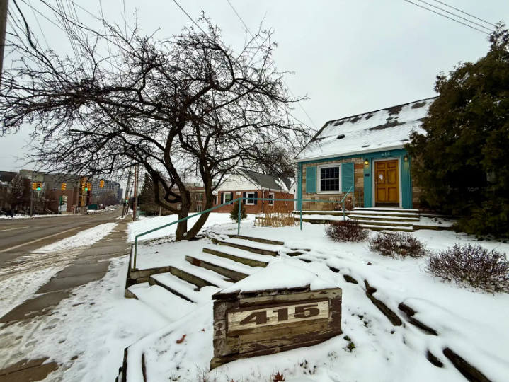 415 West Grand River Avenue, East Lansing, MI 48823