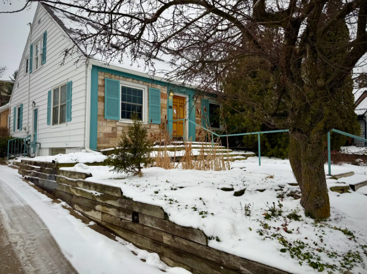 415 West Grand River Avenue, East Lansing, MI 48823