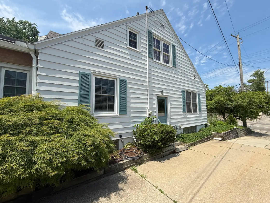 415 W. Grand River Ave.