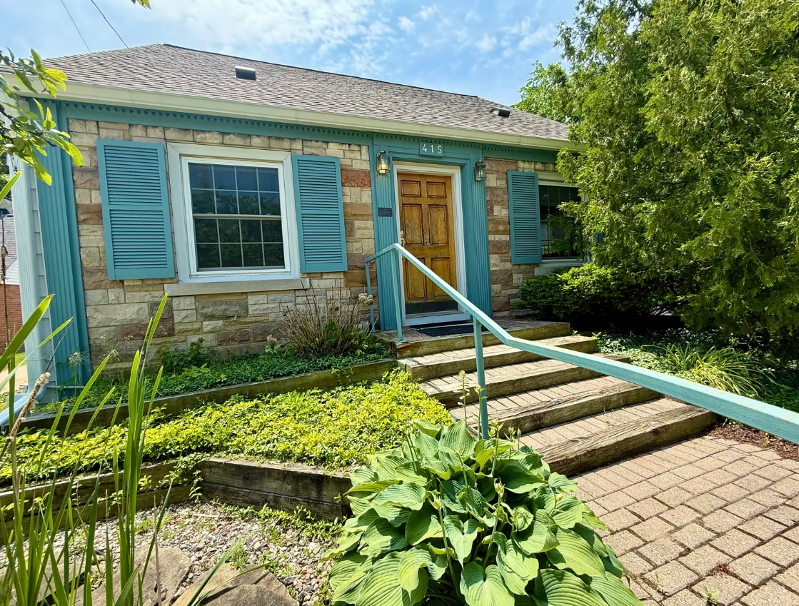415 W. Grand River Ave.