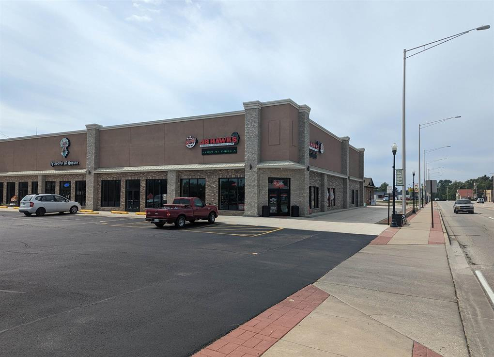 216 North Main Street, Creve Coeur, IL 61610