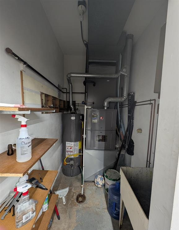 206 North Main Street, Creve Coeur, IL 61610