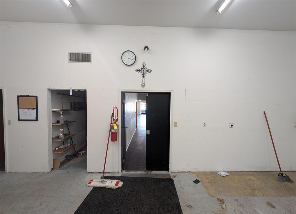 206 North Main Street, Creve Coeur, IL 61610