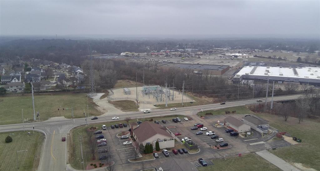 3727 W Willow Knolls Dr, Peoria, IL 61614