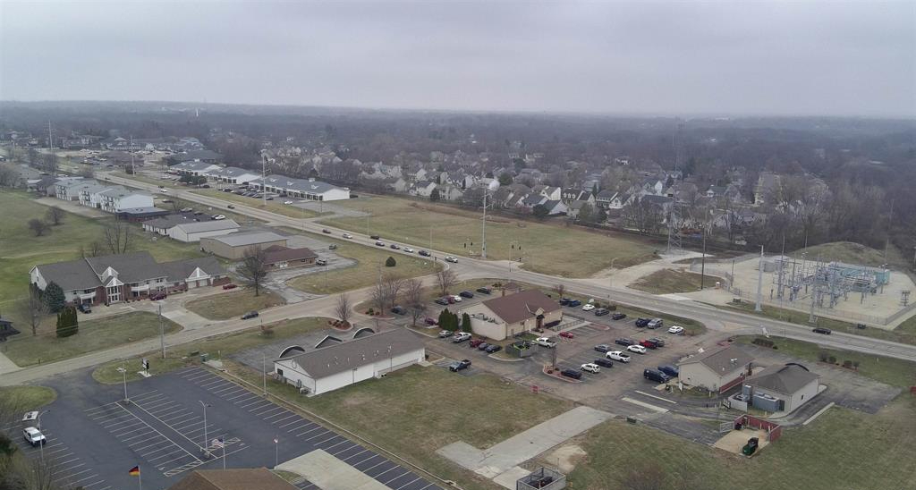 3727 W Willow Knolls Dr, Peoria, IL 61614