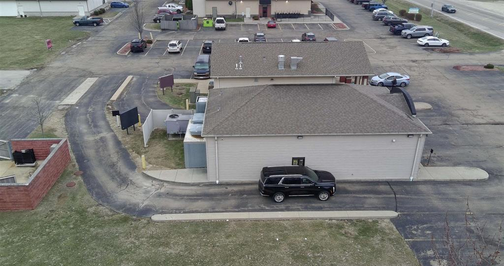 3727 W Willow Knolls Dr, Peoria, IL 61614