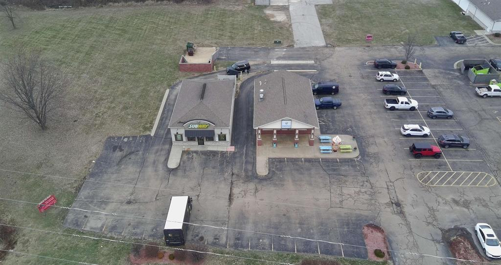 3727 W Willow Knolls Dr, Peoria, IL 61614