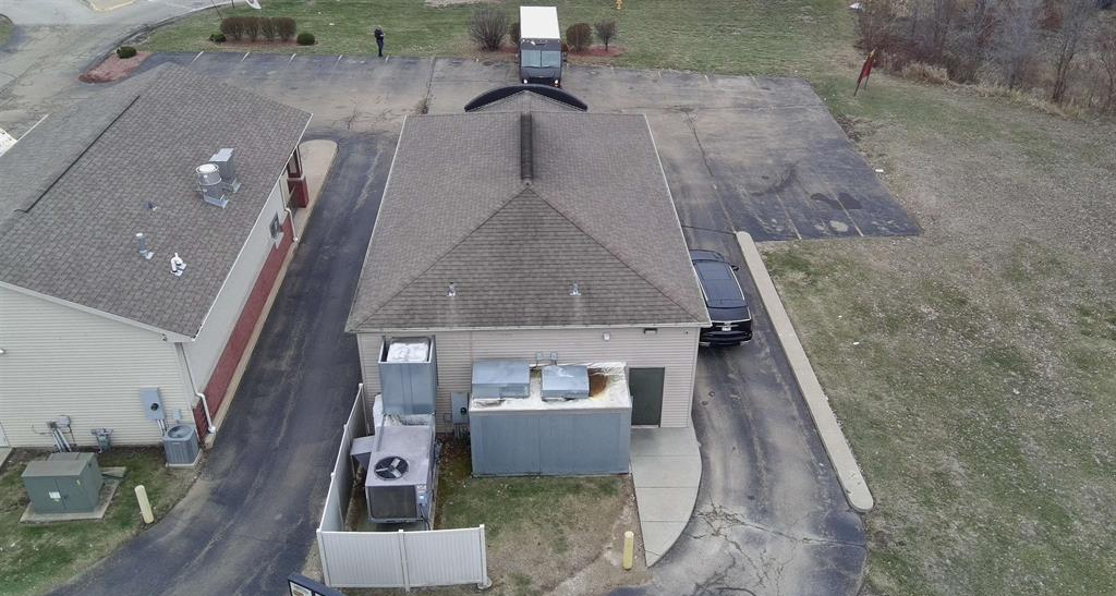 3727 W Willow Knolls Dr, Peoria, IL 61614