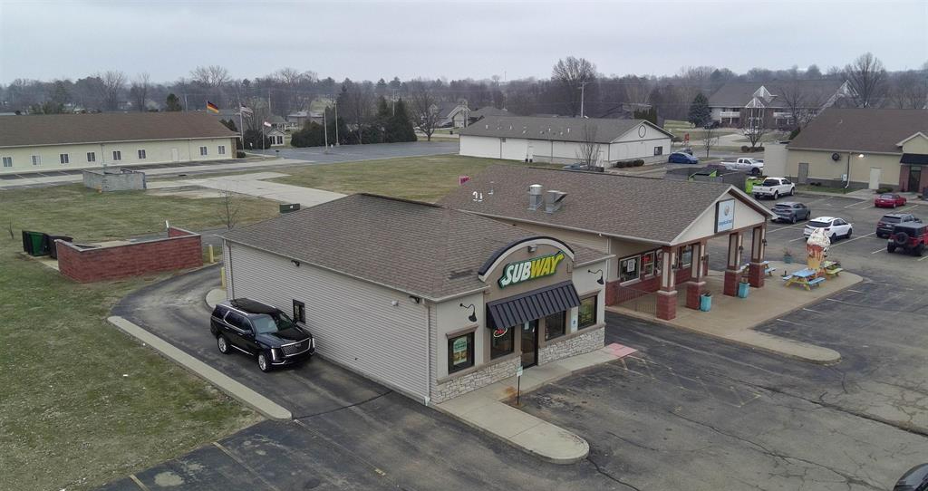 3727 W Willow Knolls Dr, Peoria, IL 61614