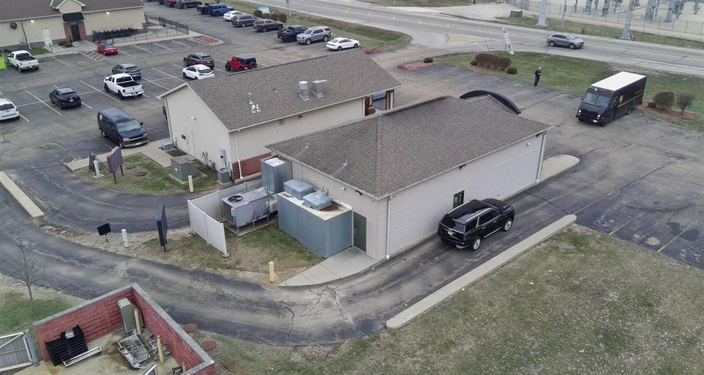 3727 W Willow Knolls Dr, Peoria, IL 61614