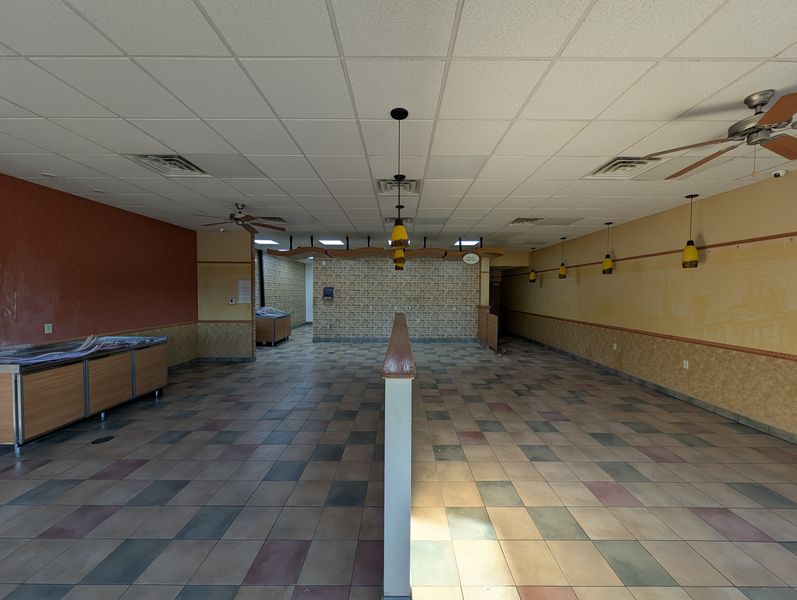 3727 W Willow Knolls Dr, Peoria, IL 61614