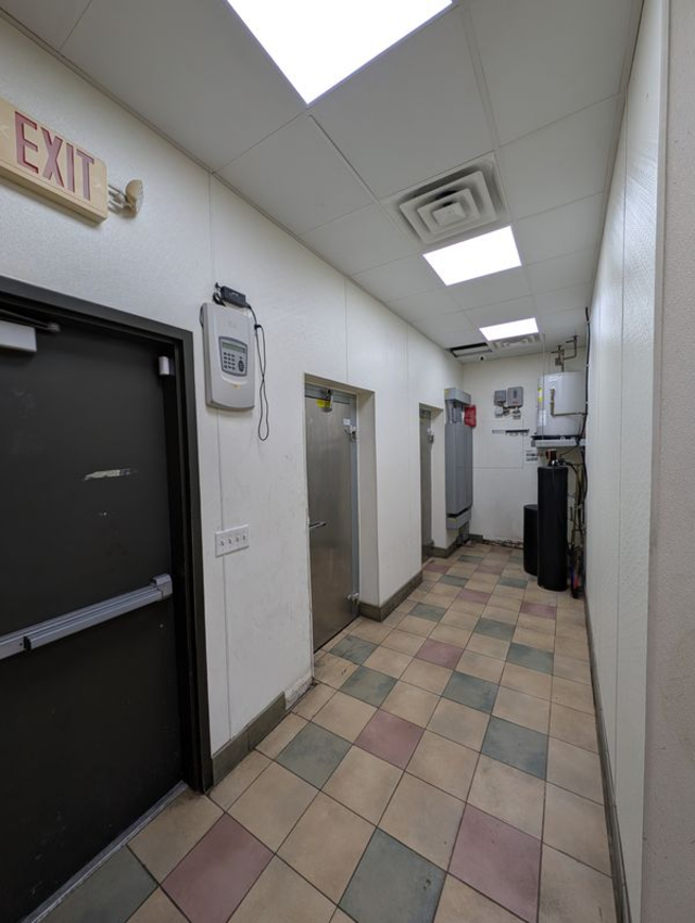 3727 W Willow Knolls Dr, Peoria, IL 61614