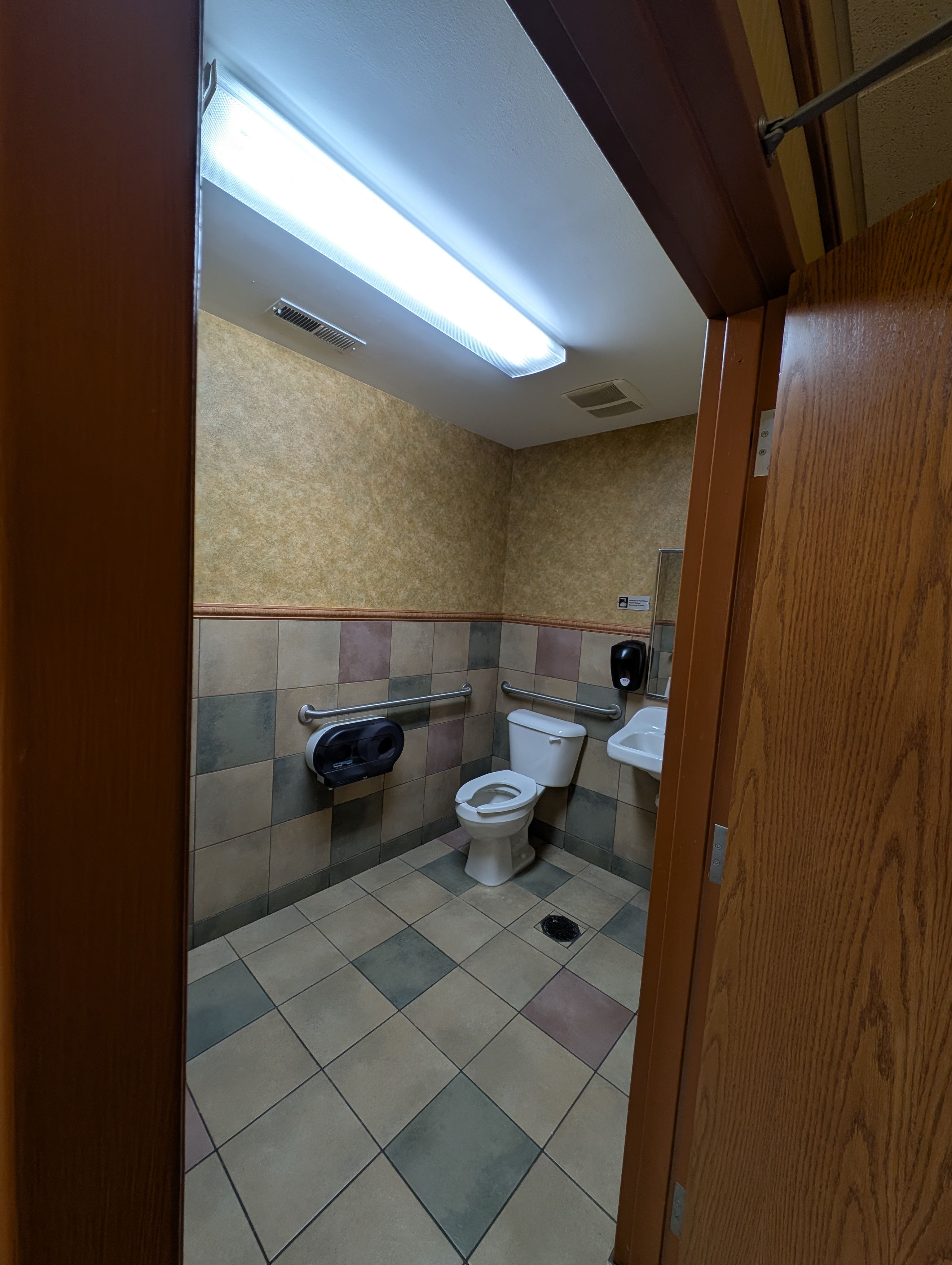 3727 W Willow Knolls Dr, Peoria, IL 61614