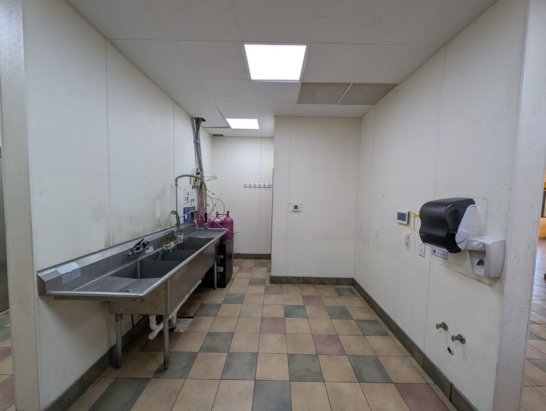 3727 W Willow Knolls Dr, Peoria, IL 61614