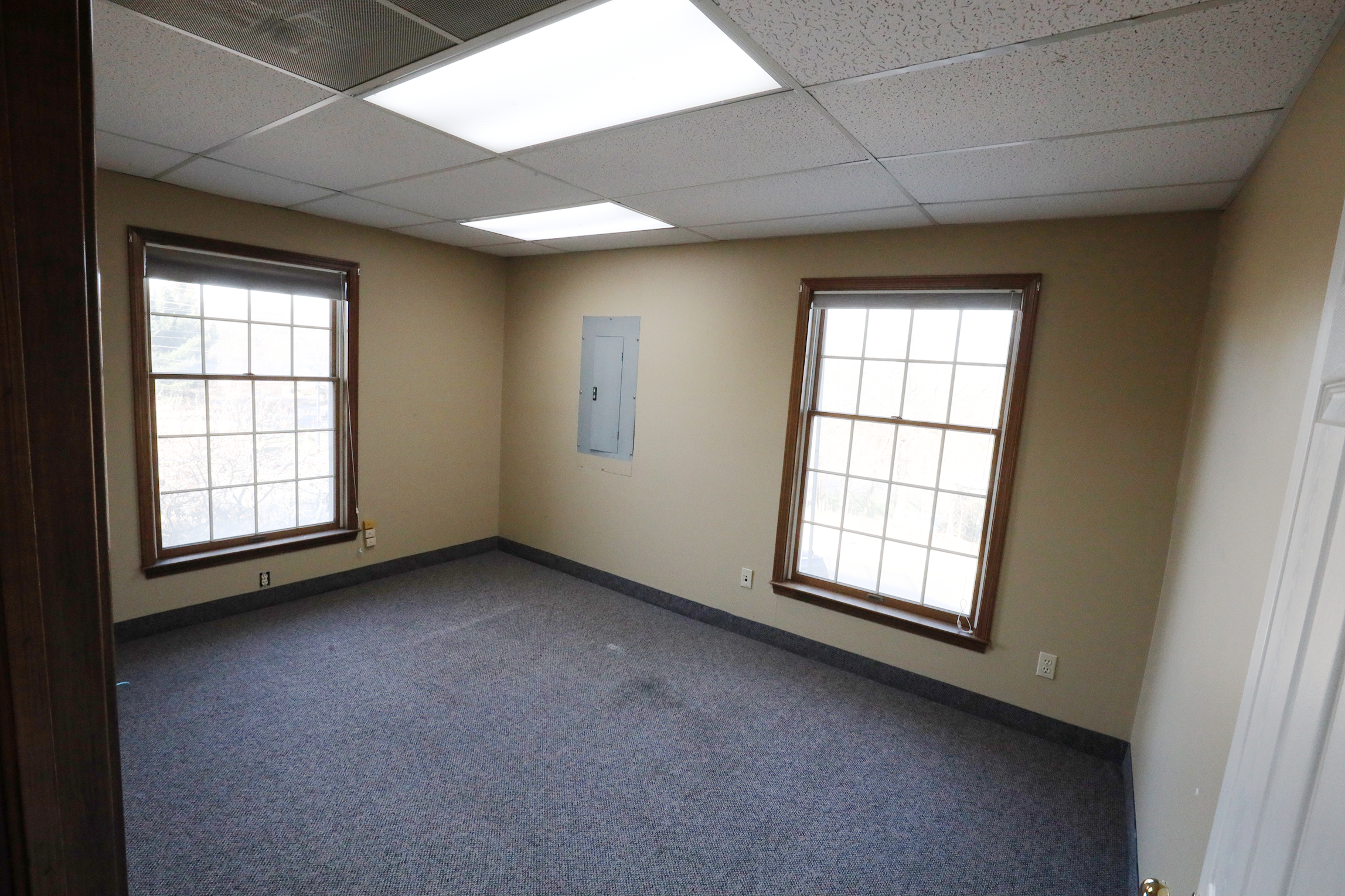 10749 Pearl Road, Strongsville, OH 44136