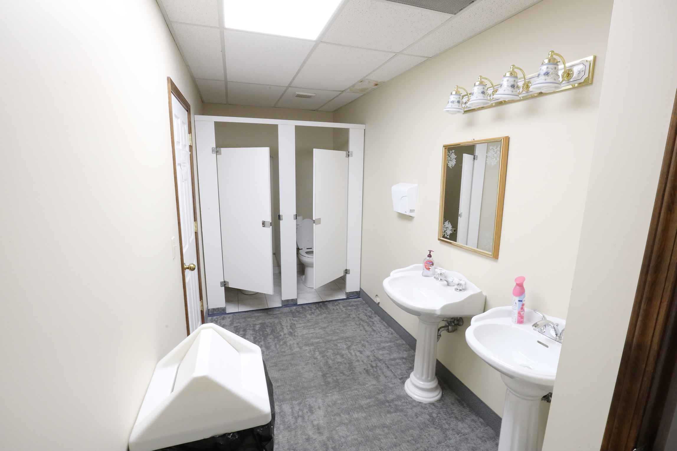 10749 Pearl Road, Strongsville, OH 44136