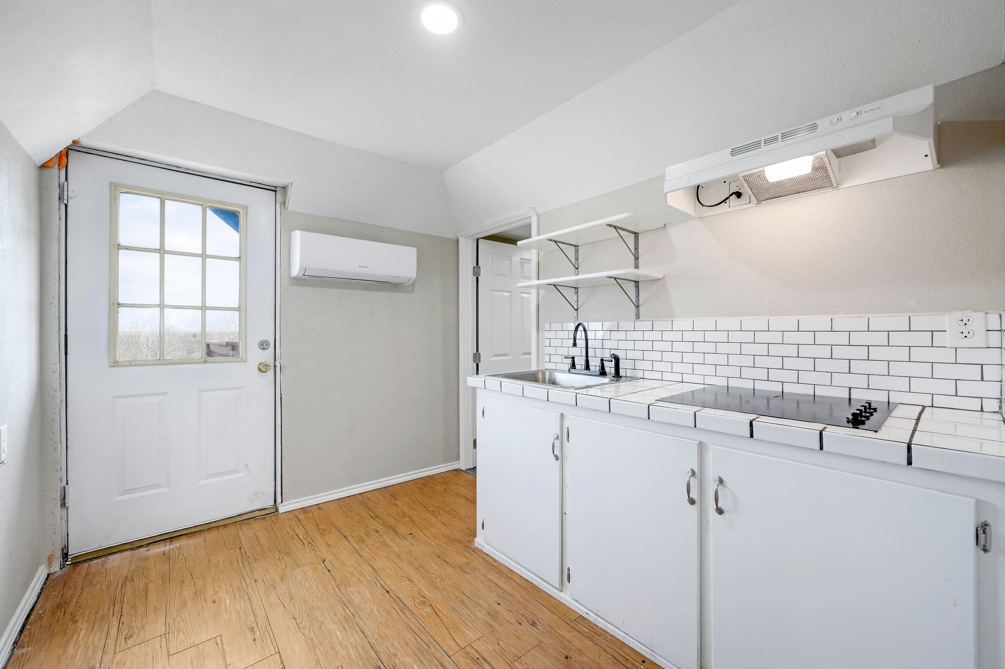 14100 Camino Real, Niederwald, TX 78640