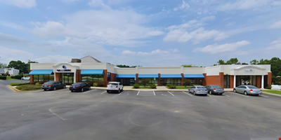 National Tenants | Monarch & Eye Care | $194K NOI | 7.05% Cap