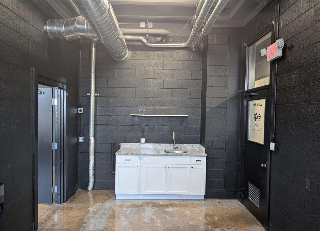 6035 Knoxville Avenue, Peoria, IL 61614