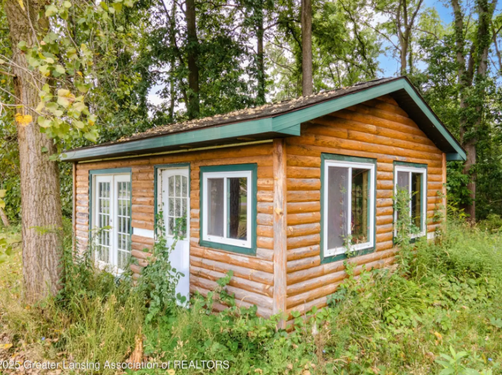 10601 Bennett Drive, Morrice, MI 48857