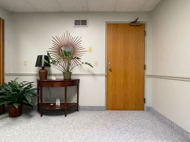 5113 N Executive Dr Suite 103 — Lease in Peoria, IL, photo 4 of 8