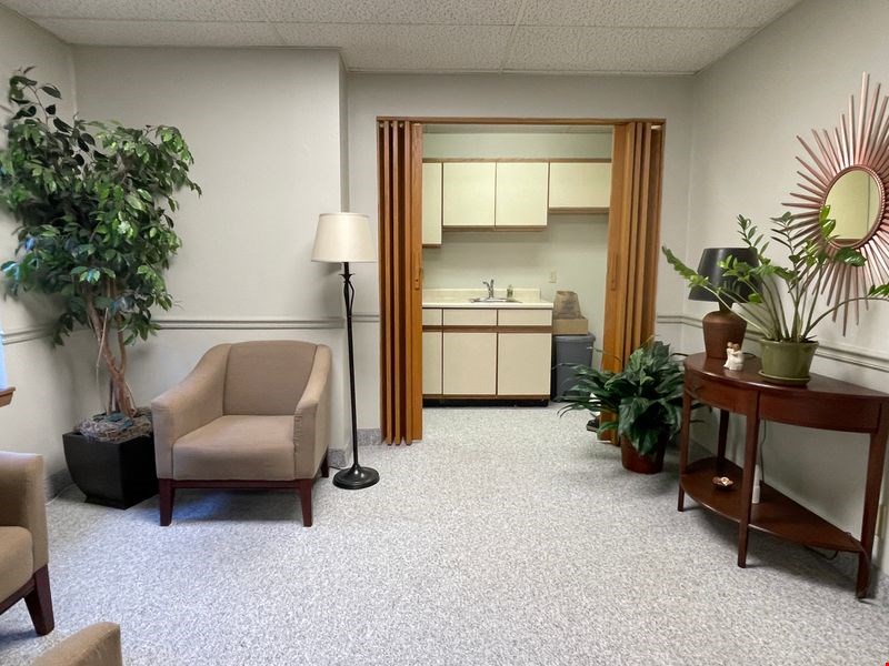 5113 N Executive Dr Suite 103 — Lease in Peoria, IL, photo 5 of 8