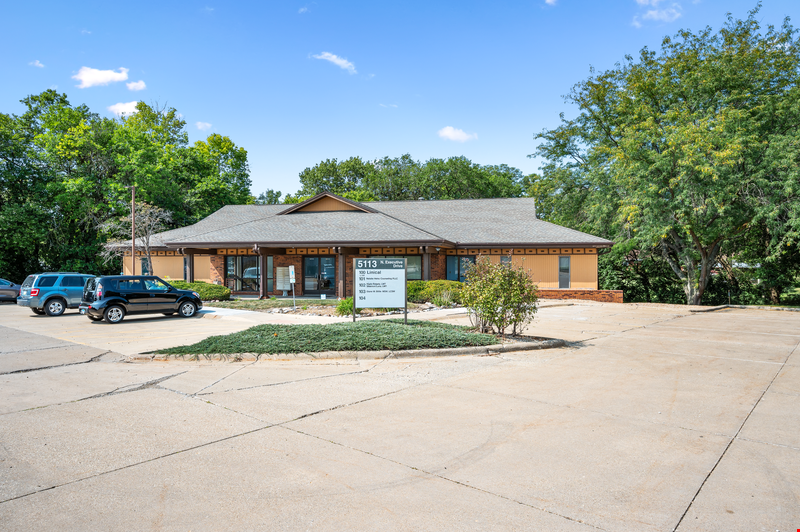 5113 N Executive Dr Suite 105 — Lease in Peoria, IL, photo 2 of 8