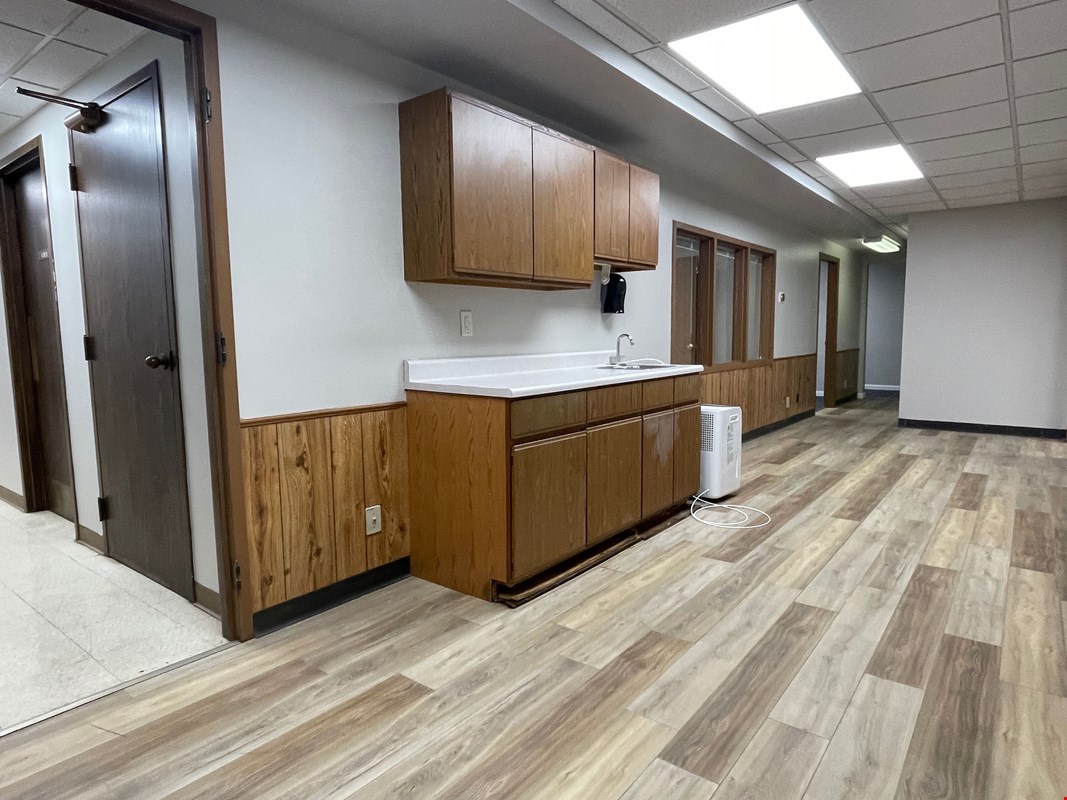 5113 N Executive Dr Suite 105 — Lease in Peoria, IL, photo 5 of 8