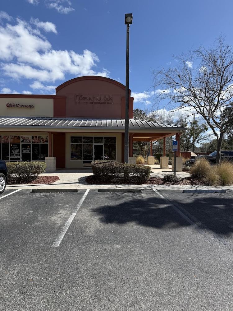 Centrally Located retail space Unit #700 FOR LEASE on 2611 SW 19th ...