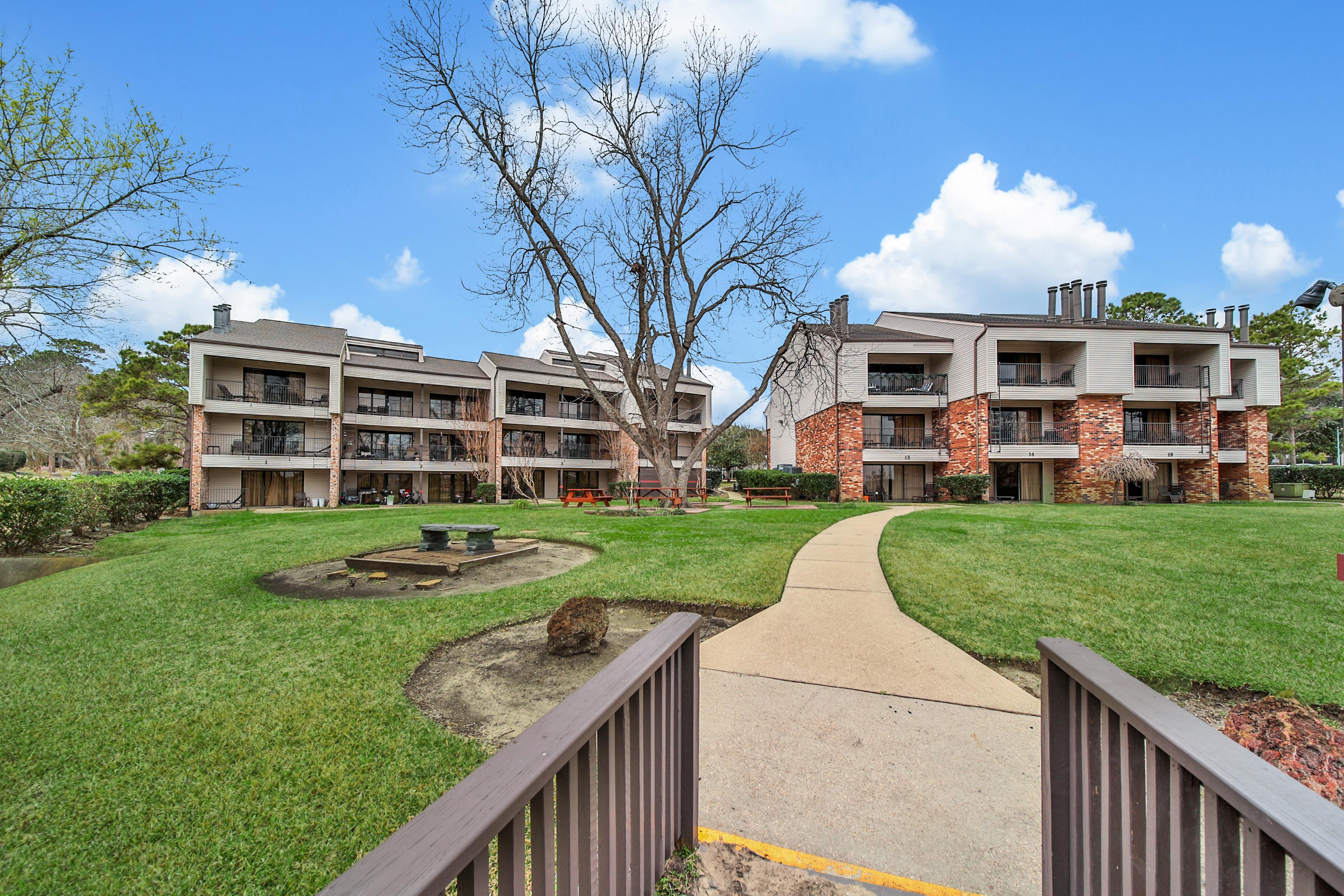 1000 April Sound Boulevard, Montgomery, TX 77356