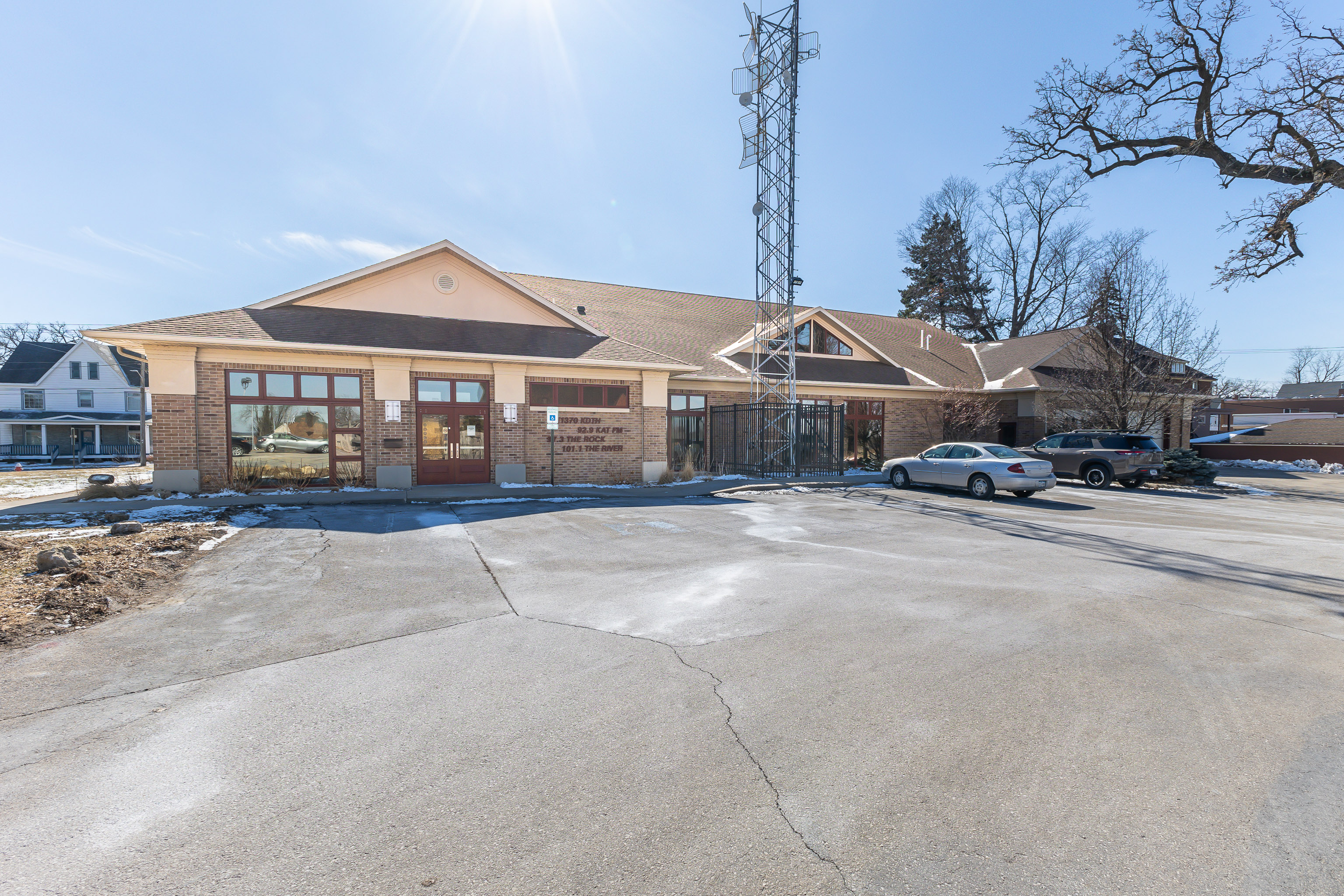 1055 University Avenue, Dubuque, IA 52001