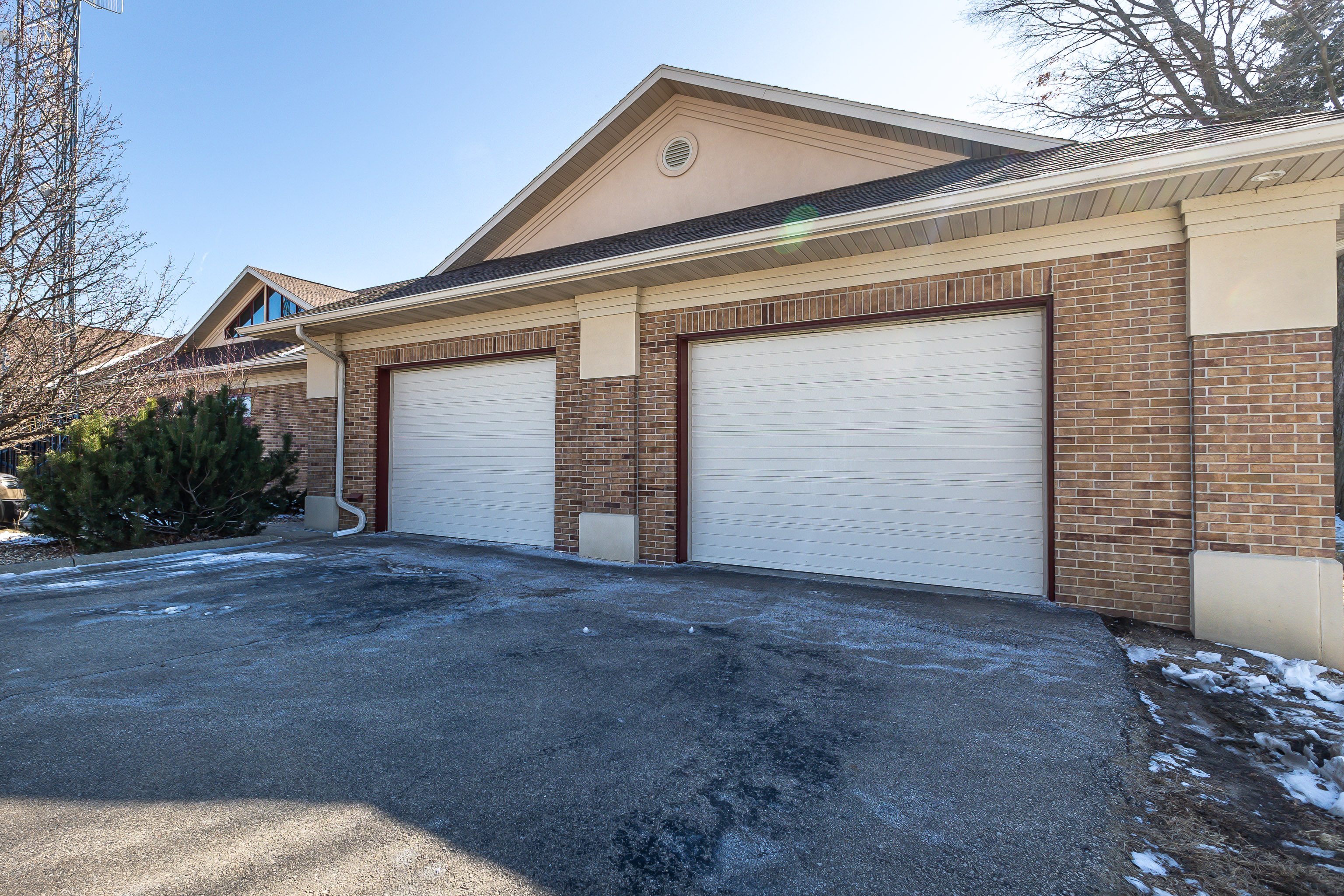 1055 University Avenue, Dubuque, IA 52001