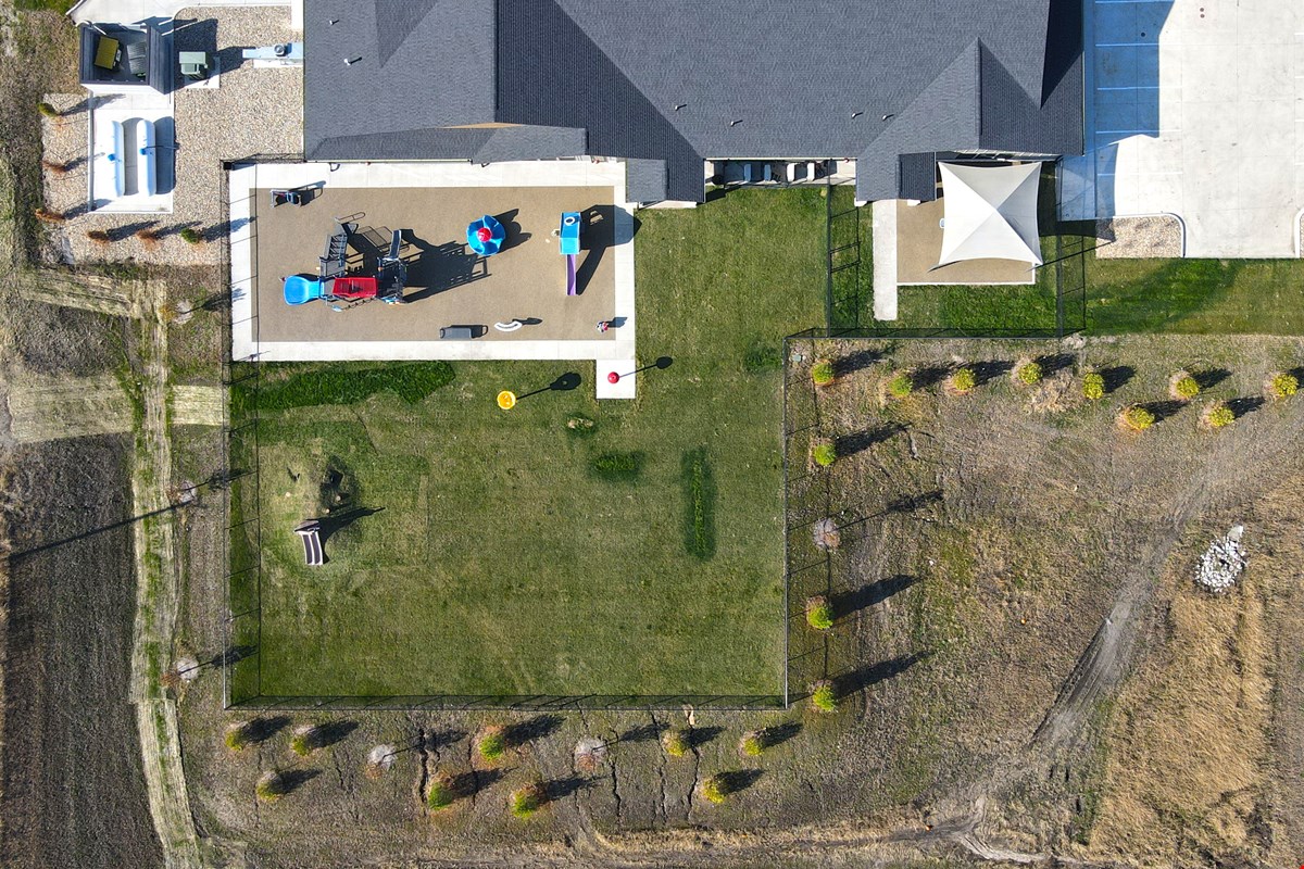 403 N Grant Ave, Elkhart — Sale in Elkhart, IA, photo 5 of 8