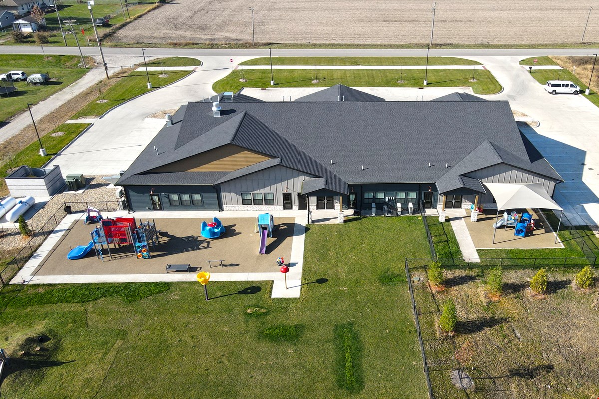 403 N Grant Ave, Elkhart — Sale in Elkhart, IA, photo 6 of 8