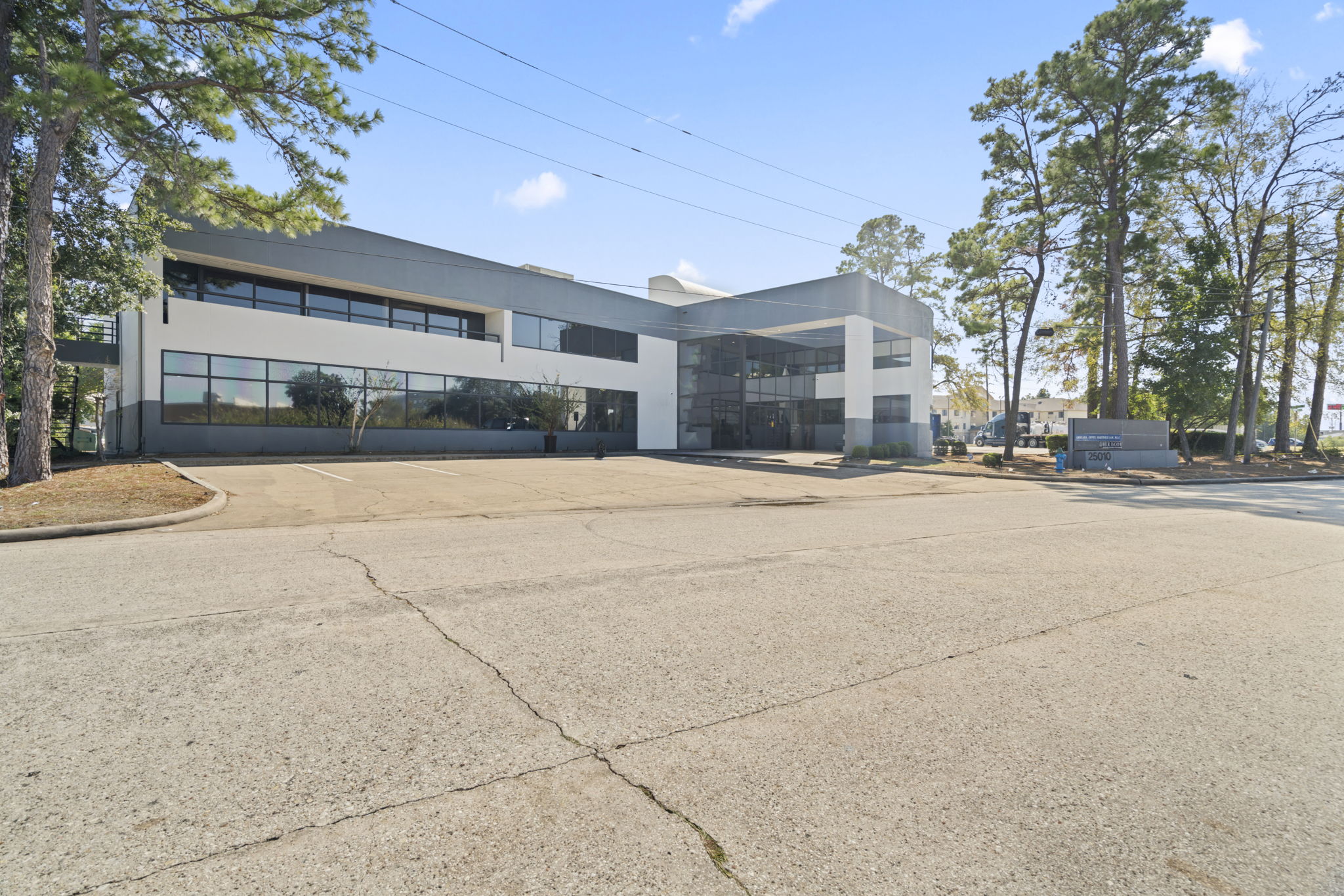 25010 Oakhurst Drive, Spring, TX 77386
