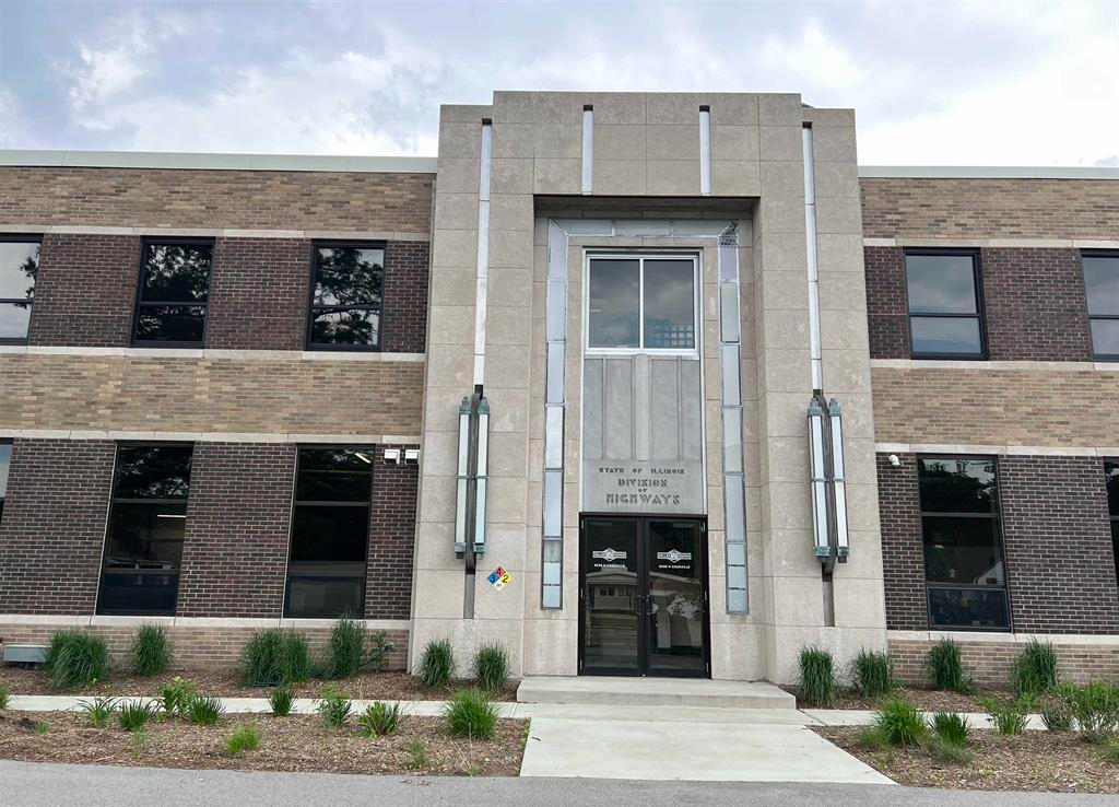 6035 Knoxville Avenue, Peoria, IL 61614