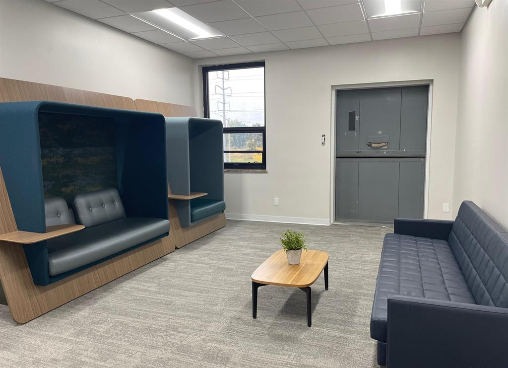 6035 Knoxville Avenue, Peoria, IL 61614