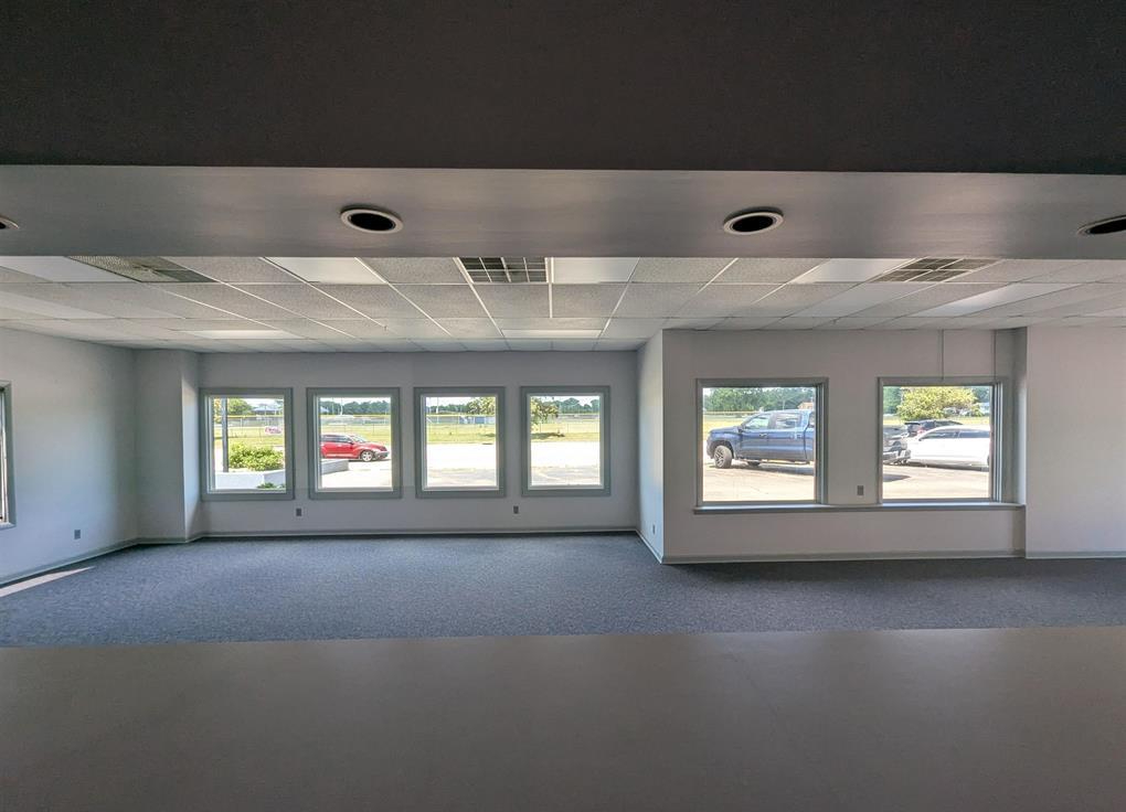 502 East War Memorial Drive, Peoria, IL 61614