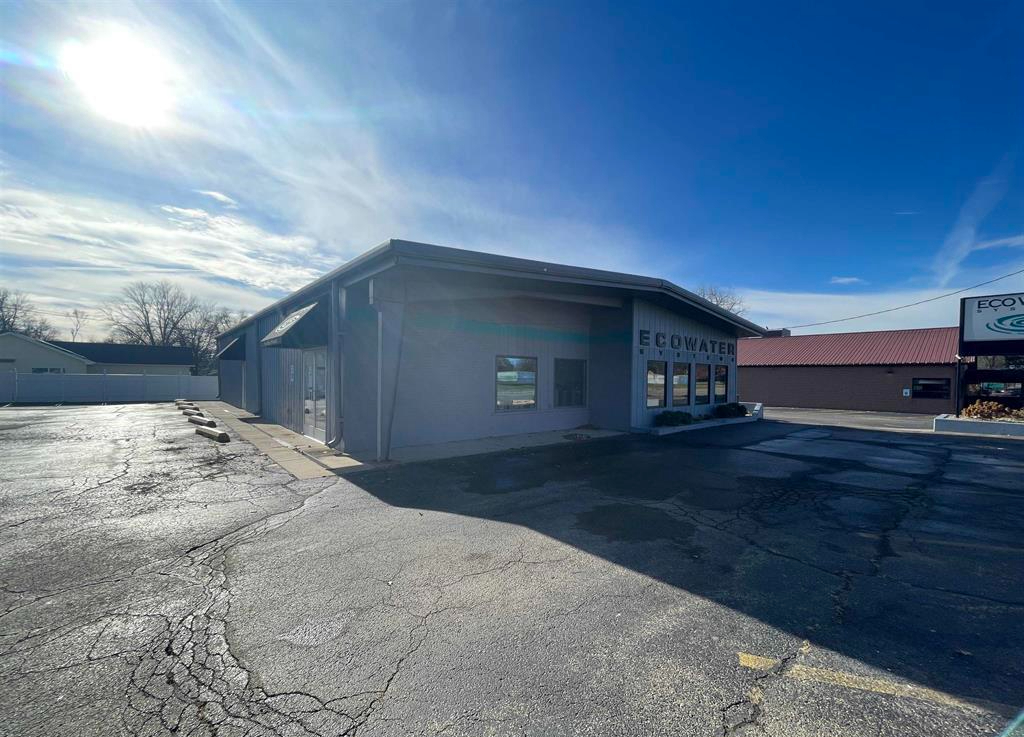 502 East War Memorial Drive, Peoria, IL 61614