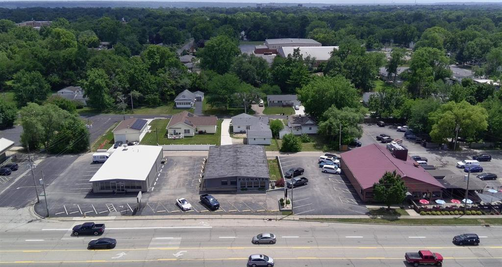 502 East War Memorial Drive, Peoria, IL 61614