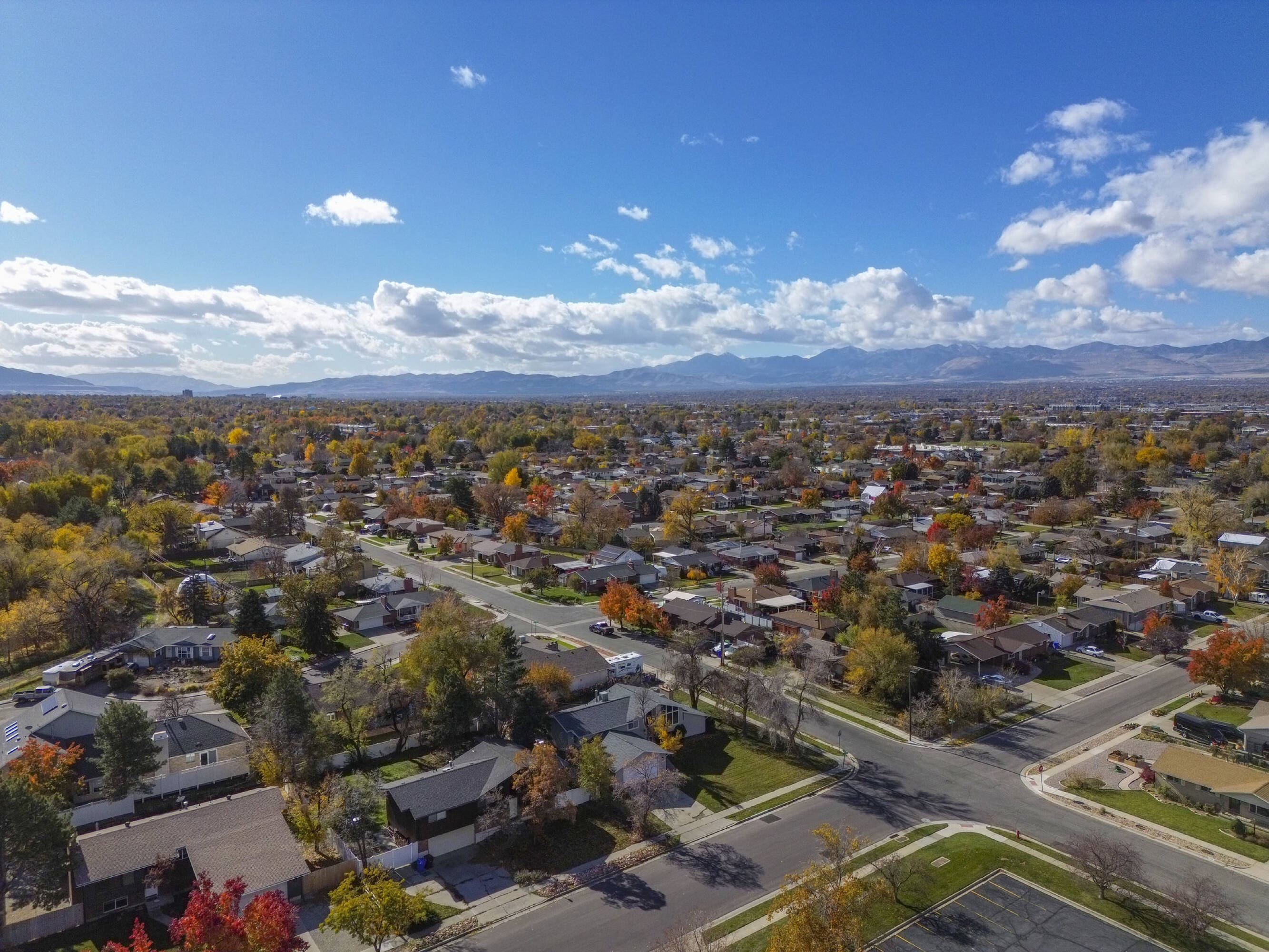 512 E LARCHWOOD DR, midvale, UT 84121