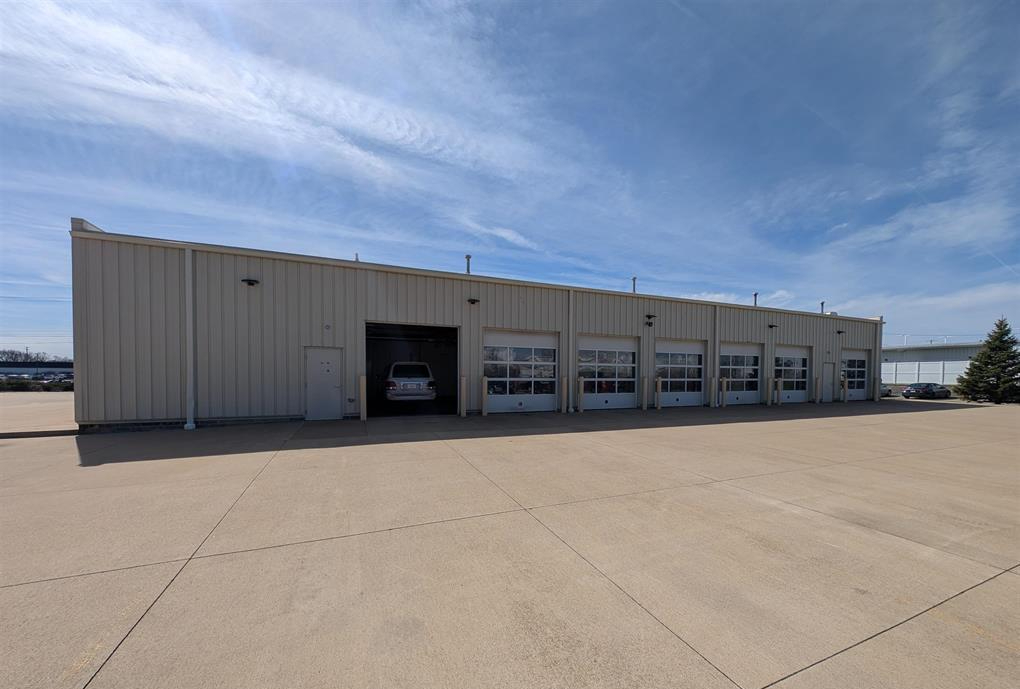 1613 West Pioneer Parkway, Peoria, IL 61615