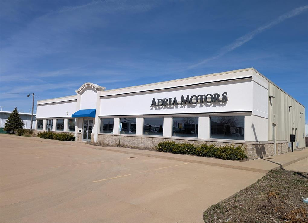 1613 West Pioneer Parkway, Peoria, IL 61615