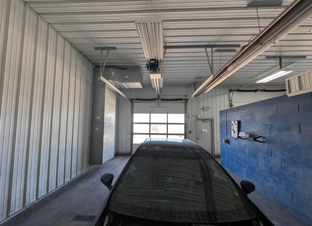 1613 West Pioneer Parkway, Peoria, IL 61615